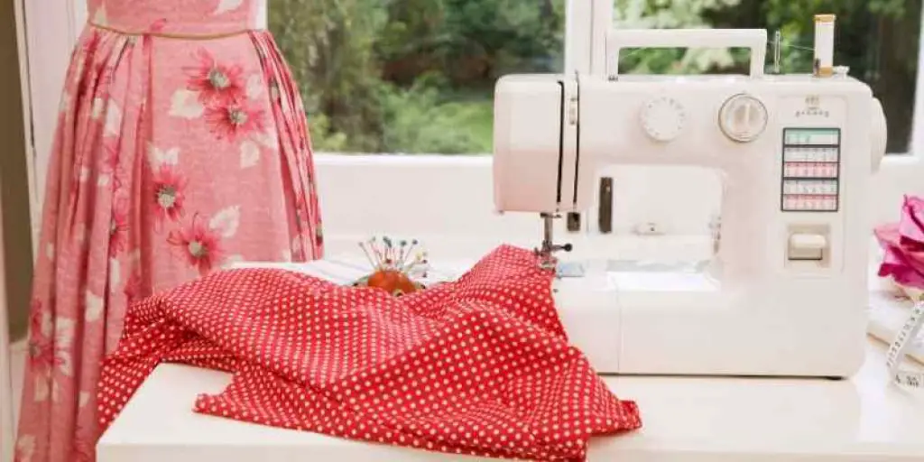 7 Best Portable Sewing Machines: With Manuals, Pros, & Cons